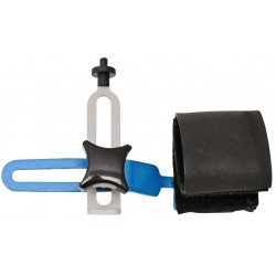 Portable wheel centering tool